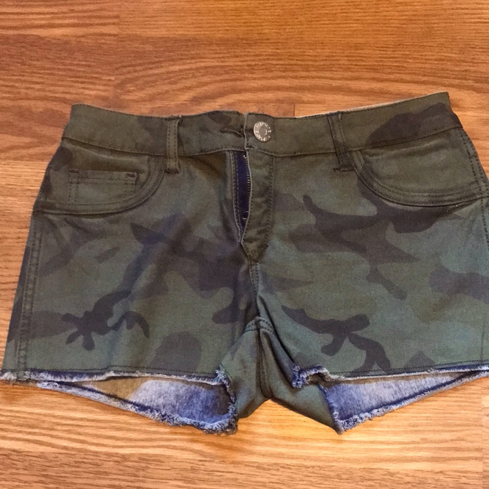 Flip Side Camo/Bleach Washed Reservable Stretch Low Rise Short